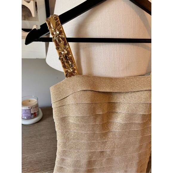 Sherri Hill Gold Tiered Stretch Mini Dress, Size 6 - Picture 4 of 14